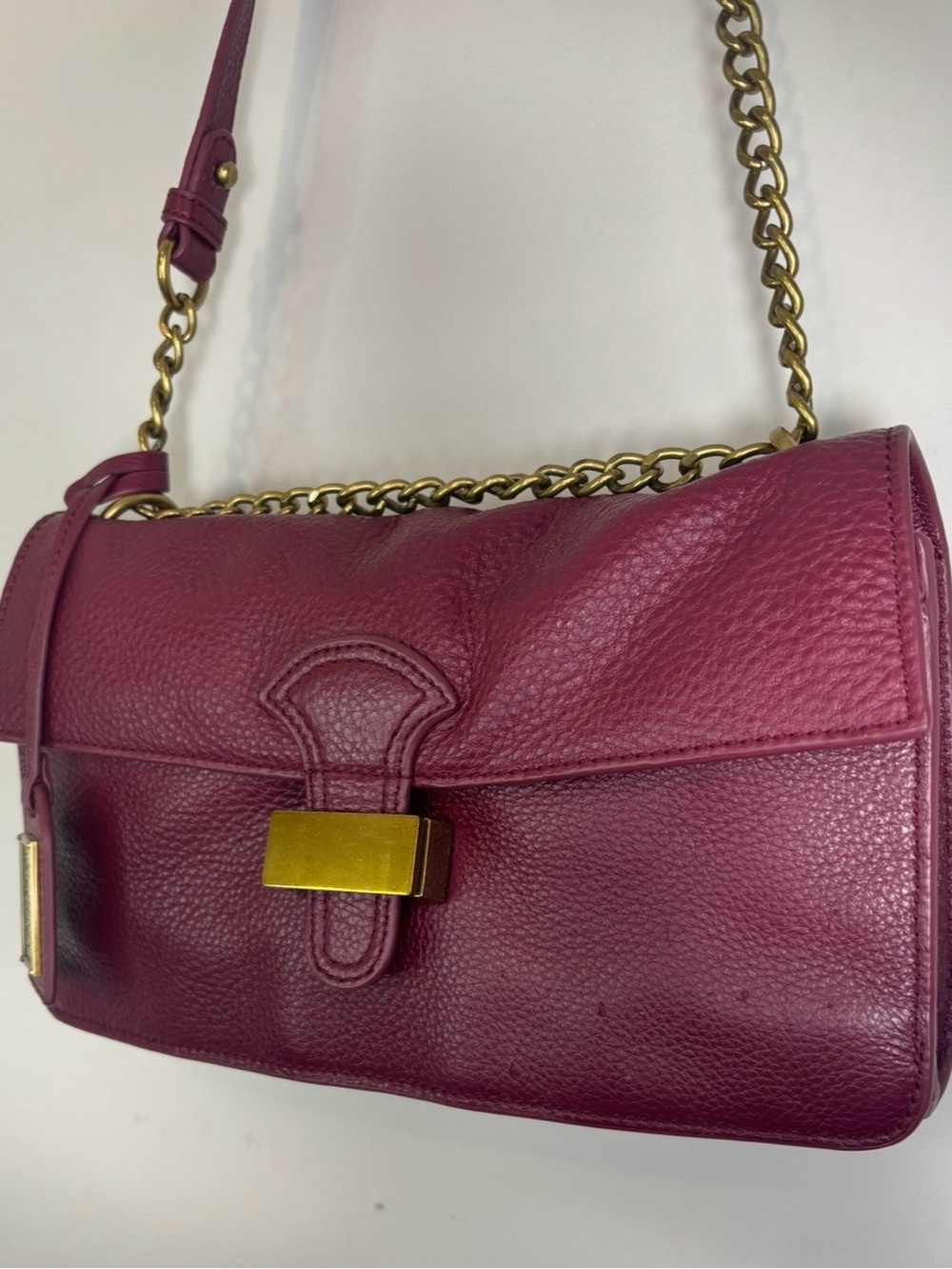 Badgley Mischka Burgundy Pebbled Leather Foldover Shoulder Bag Gold Chain - Picture 4 of 12